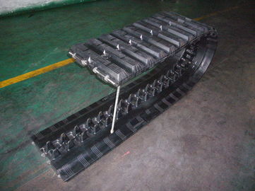 ราคาดี เครื่องจักรกลหนักแบ่งยางแทร็ก 450x110 wtih ความยาวที่ยืดหยุ่นสำหรับยานพาหนะทางทหาร ออนไลน์